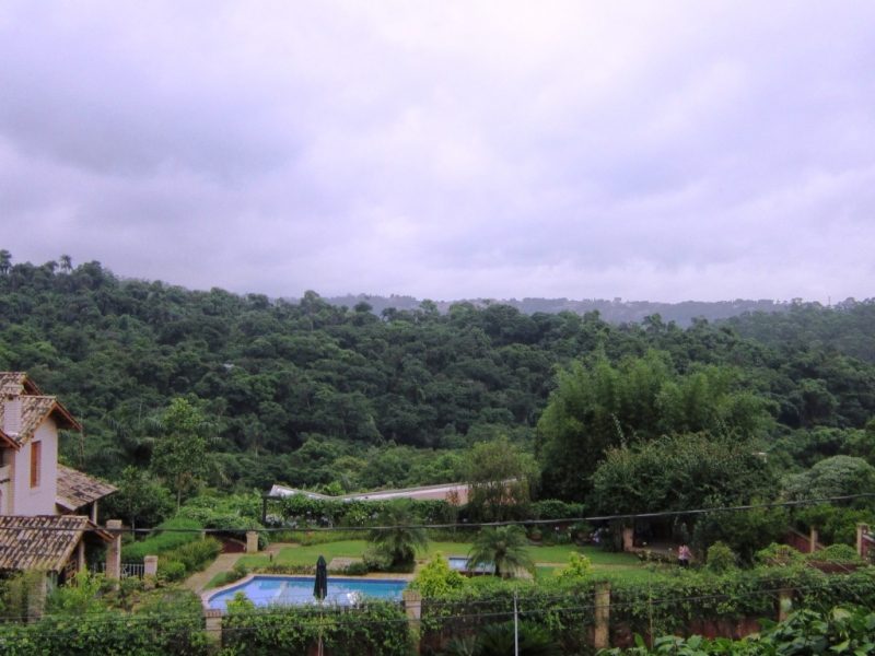 Casa à venda Vila de Sao Fernando com 304m² e 4 quartos por R$ 1.100.000 - 1445324765-Vista da varanda 2.JPG